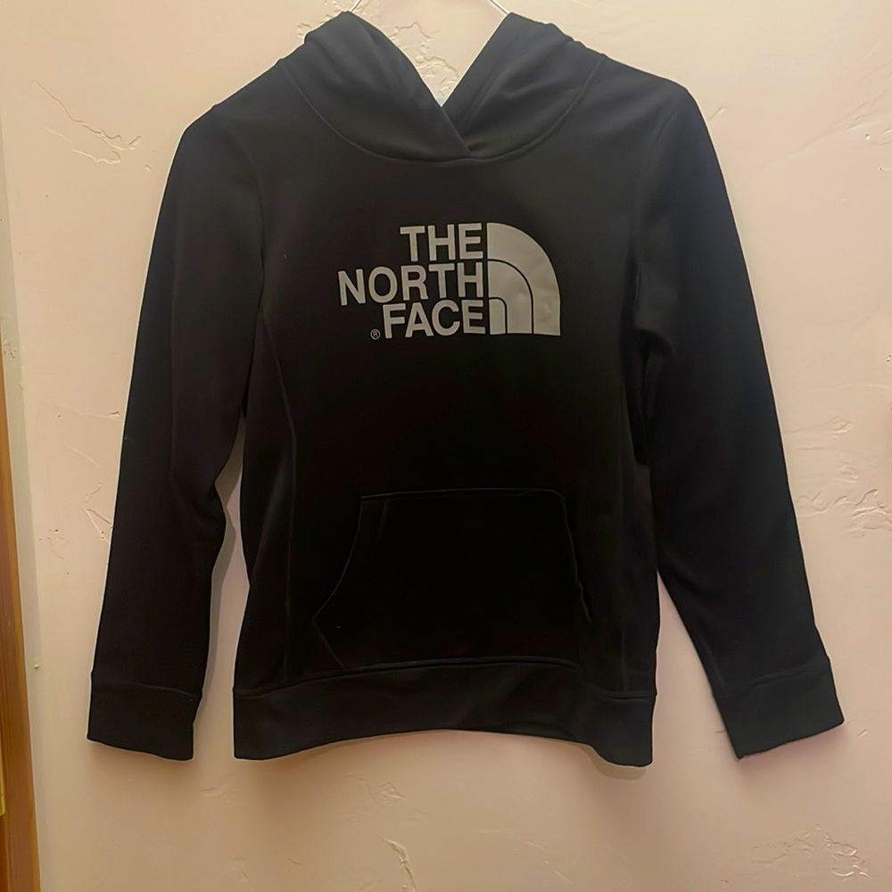 Fitted Northface sweatshirt.